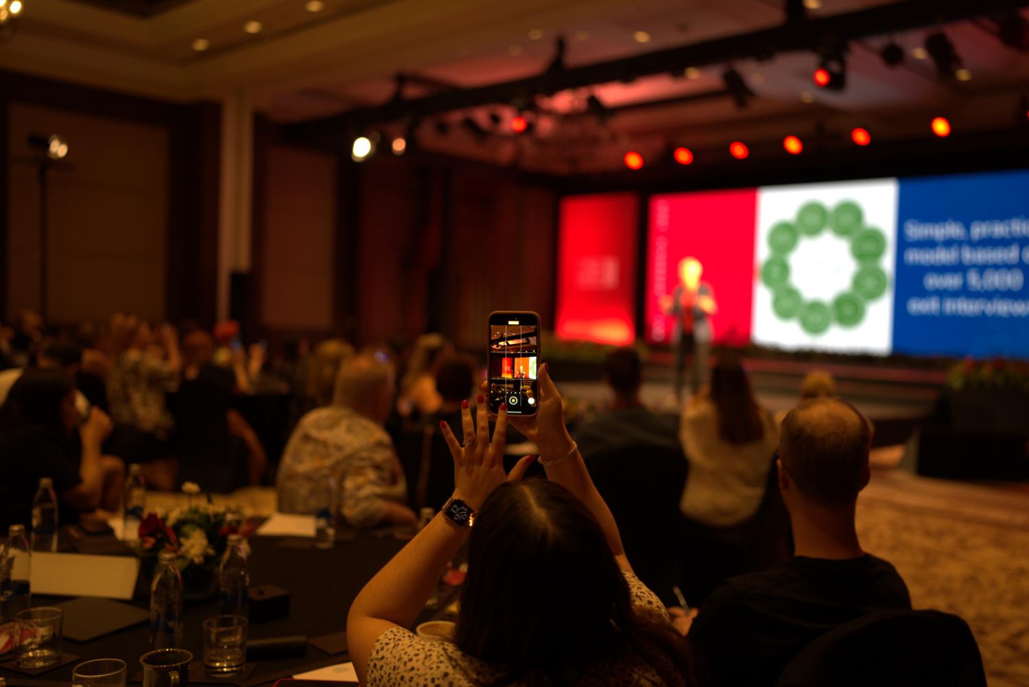 AI BUSINESS FUTURIST MOTIVATIONAL SPEAKER Kim Seeling smith